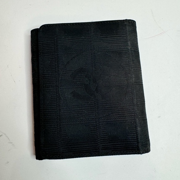 Authentic Chanel travel line bifold wallet - Picture 1 of 11